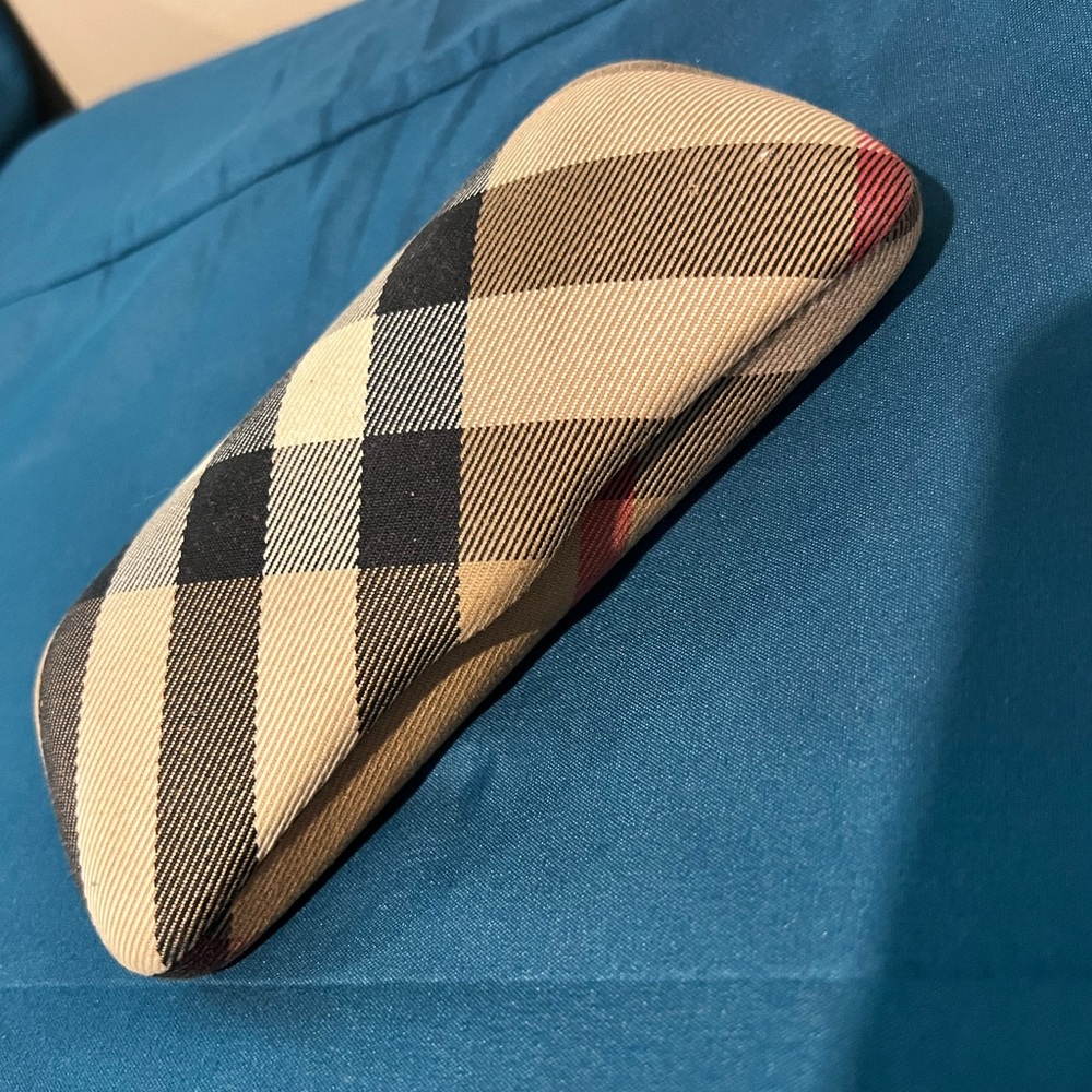 Burberry Frames + Case - image 4